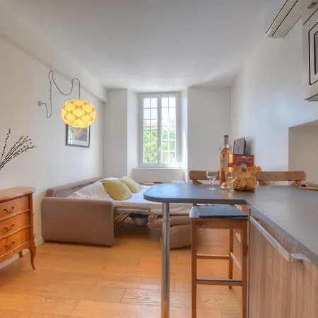 Apartment 61 Place Nationale